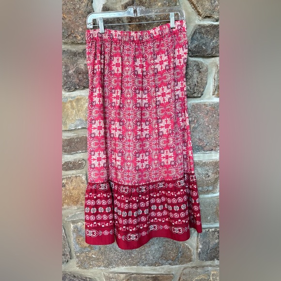 LOFT Dresses & Skirts - LIFT OUTLET SKIRT. ADORABLE DESIGN.
